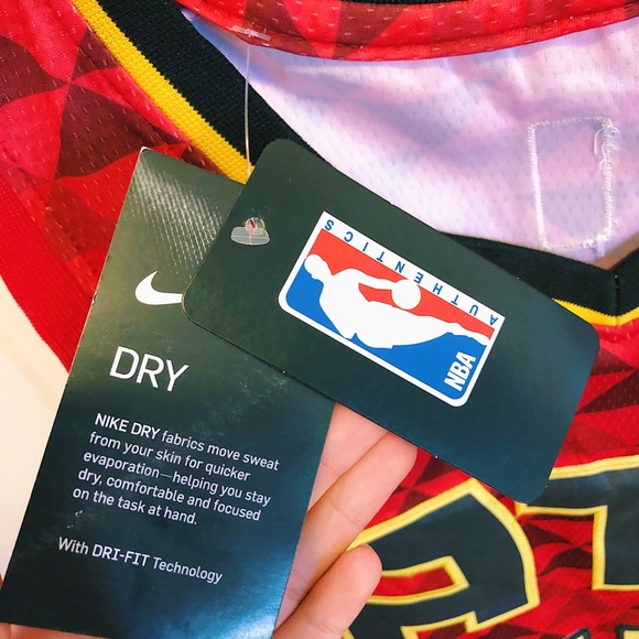 BRAND NEW - NEVER WORN TRAE YOUNG JERSEY - SIZE M - Picture 3 of 3